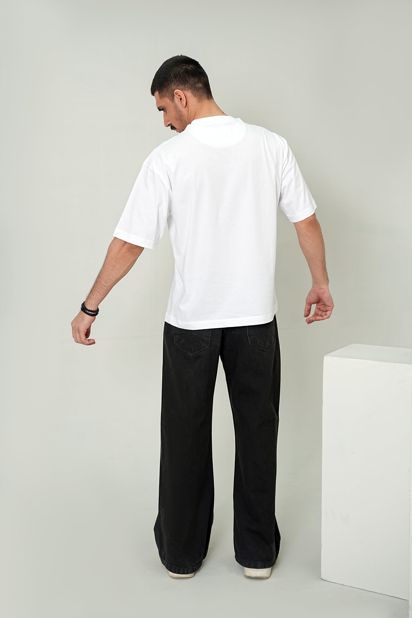 Men's Off-White "Weekend" Graffiti Graphic Tee – Premium Heavyweight Boxy Fit