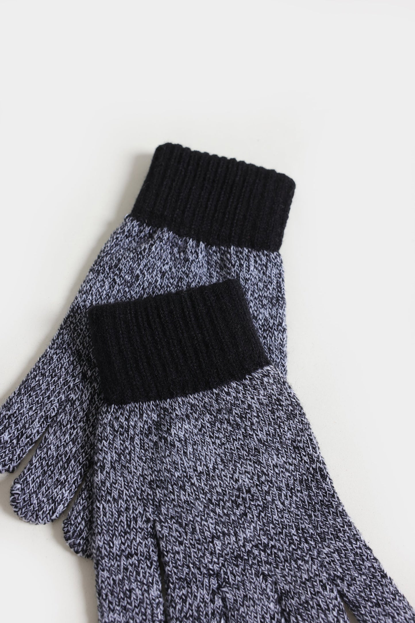 Knitted Contrast Gloves