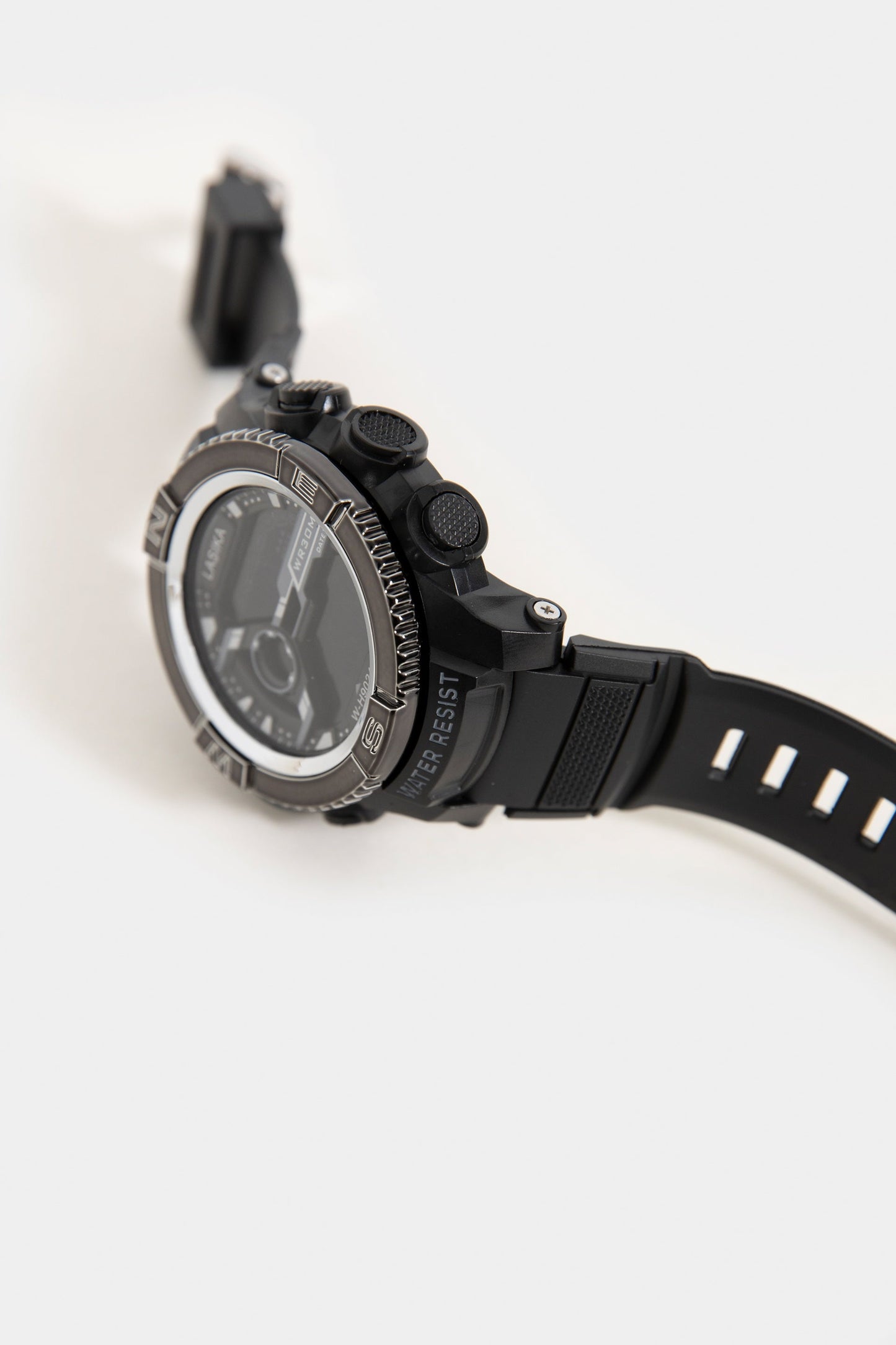 SPORTY DIGITAL WATCH